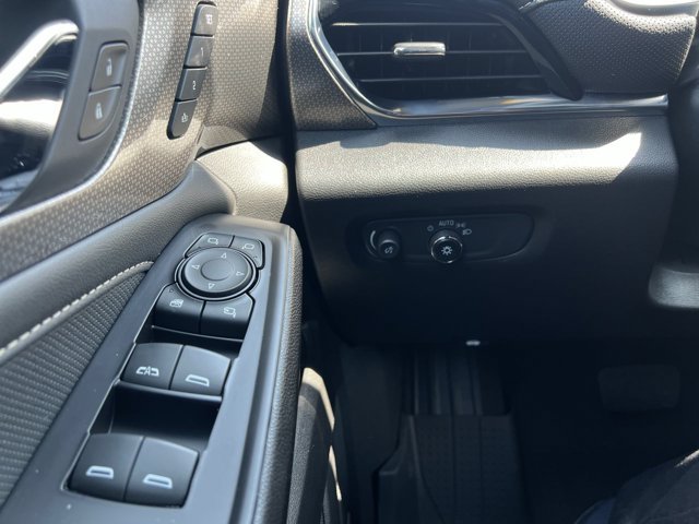 Used 2023 Chevrolet Traverse Premier w/ Redline Edition FWD image 18
