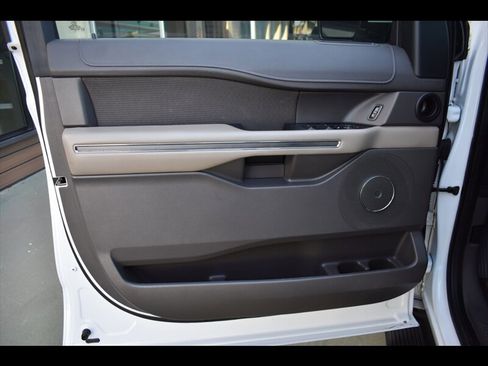 Used 2019 Ford Expedition XLT RWD image 18