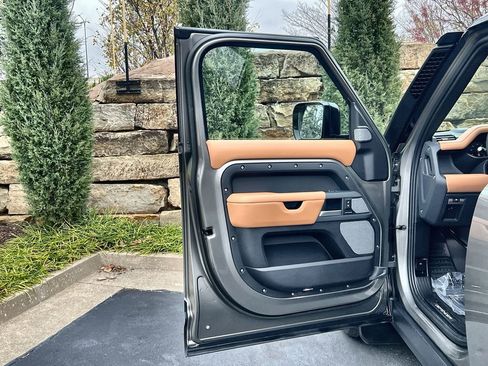 Used 2024 Land Rover Defender 130 X image 17