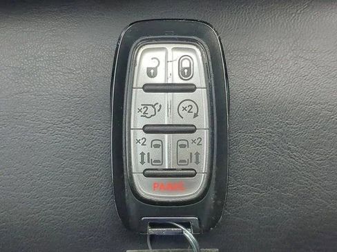Certified 2023 Chrysler Pacifica Touring-L FWD image 37
