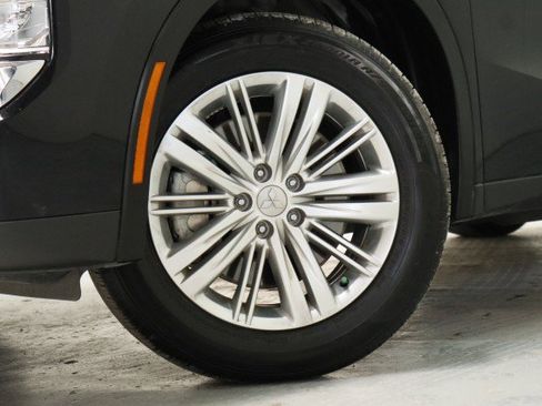 Used 2024 Mitsubishi Outlander ES FWD image 3