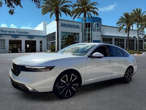 Used 2025 Honda Accord Touring image 4