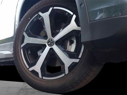 New 2025 Volkswagen Tiguan SE