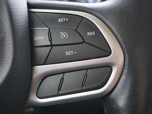 Used 2018 Chrysler 300 Limited AWD/4WD image 37