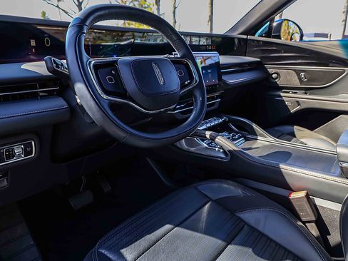 Used 2024 Lincoln Nautilus Reserve w/ Equipment Group 202A image 7