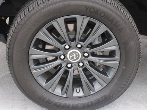 Used 2022 Lexus GX 460 Premium w/ Accessory Package AWD/4WD image 9