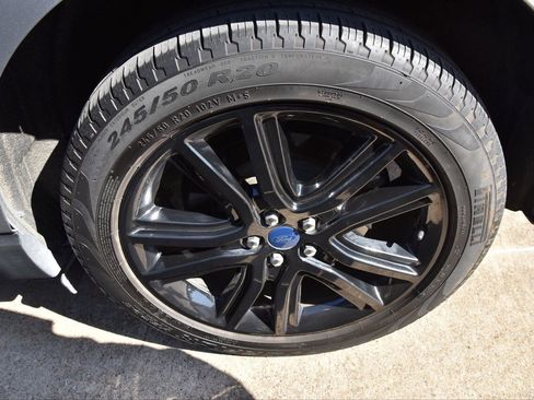 Used 2022 Ford Edge Titanium image 11