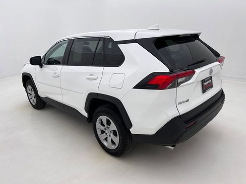 Used 2022 Toyota RAV4 LE image 9