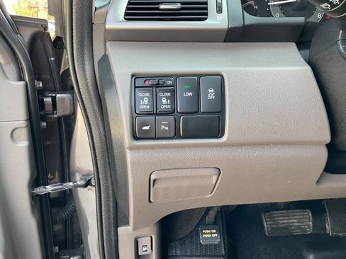 Used 2016 Honda Odyssey Touring Elite image 16
