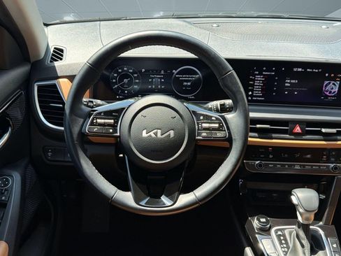 Used 2024 Kia Seltos EX FWD image 25