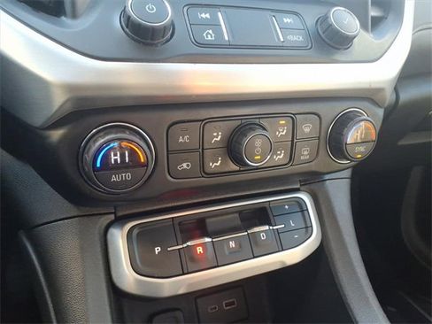 Used 2020 GMC Acadia SLE image 18