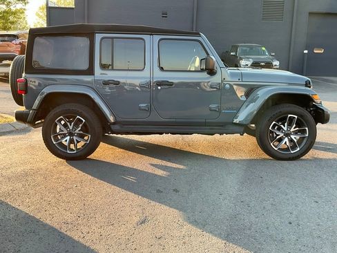 Used 2024 Jeep Wrangler Unlimited w/ Convenience Group image 8