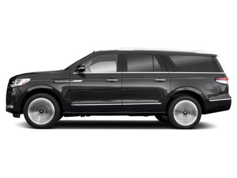Used 2022 Lincoln Navigator Reserve image 2
