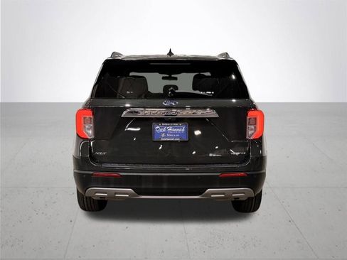 Certified 2022 Ford Explorer XLT w/ Equipment Group 202A image 12