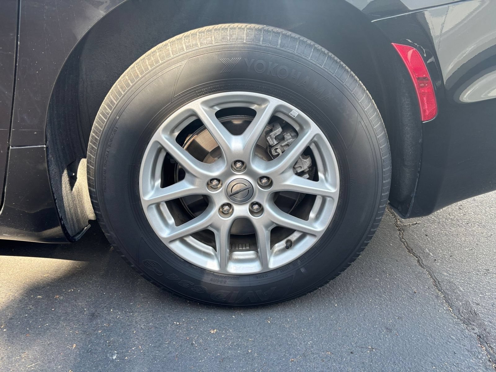 Used 2024 Chrysler Pacifica Touring-L FWD image 32