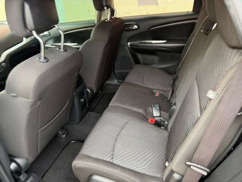 Used 2019 Dodge Journey SE w/ Connectivity Group FWD image 7
