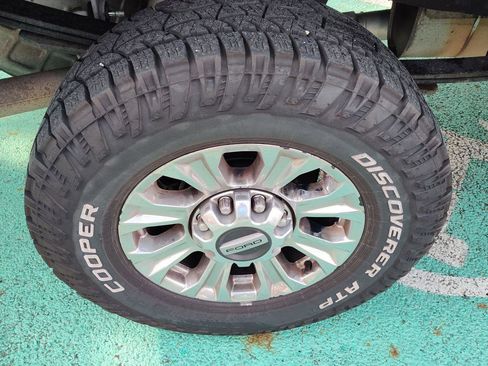 Used 2019 Ford F250 XLT w/ XLT Premium Package image 9