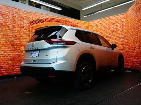 Certified 2025 Nissan Rogue SV AWD/4WD image 7