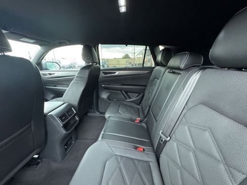 Used 2024 Volkswagen Atlas Cross Sport SE image 24