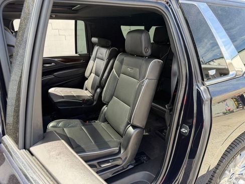 Used 2022 Cadillac Escalade ESV Premium Luxury AWD/4WD image 22