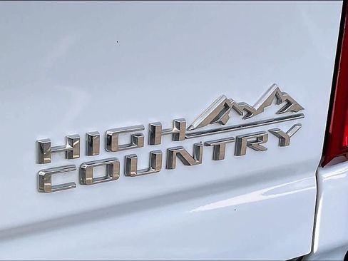 Used 2022 Chevrolet Silverado 2500 High Country w/ Technology Package AWD/4WD image 11