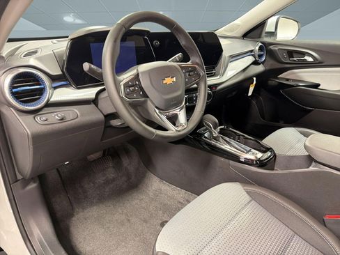 Used 2026 Chevrolet Trax LT w/ Driver Confidence Package FWD image 4