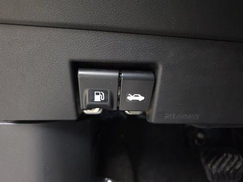 Used 2025 Nissan Versa SV w/ Trunk Package FWD image 38