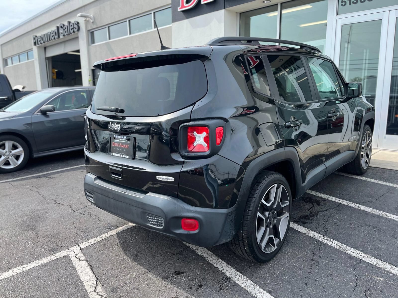 Used 2020 Jeep Renegade Latitude FWD image 10