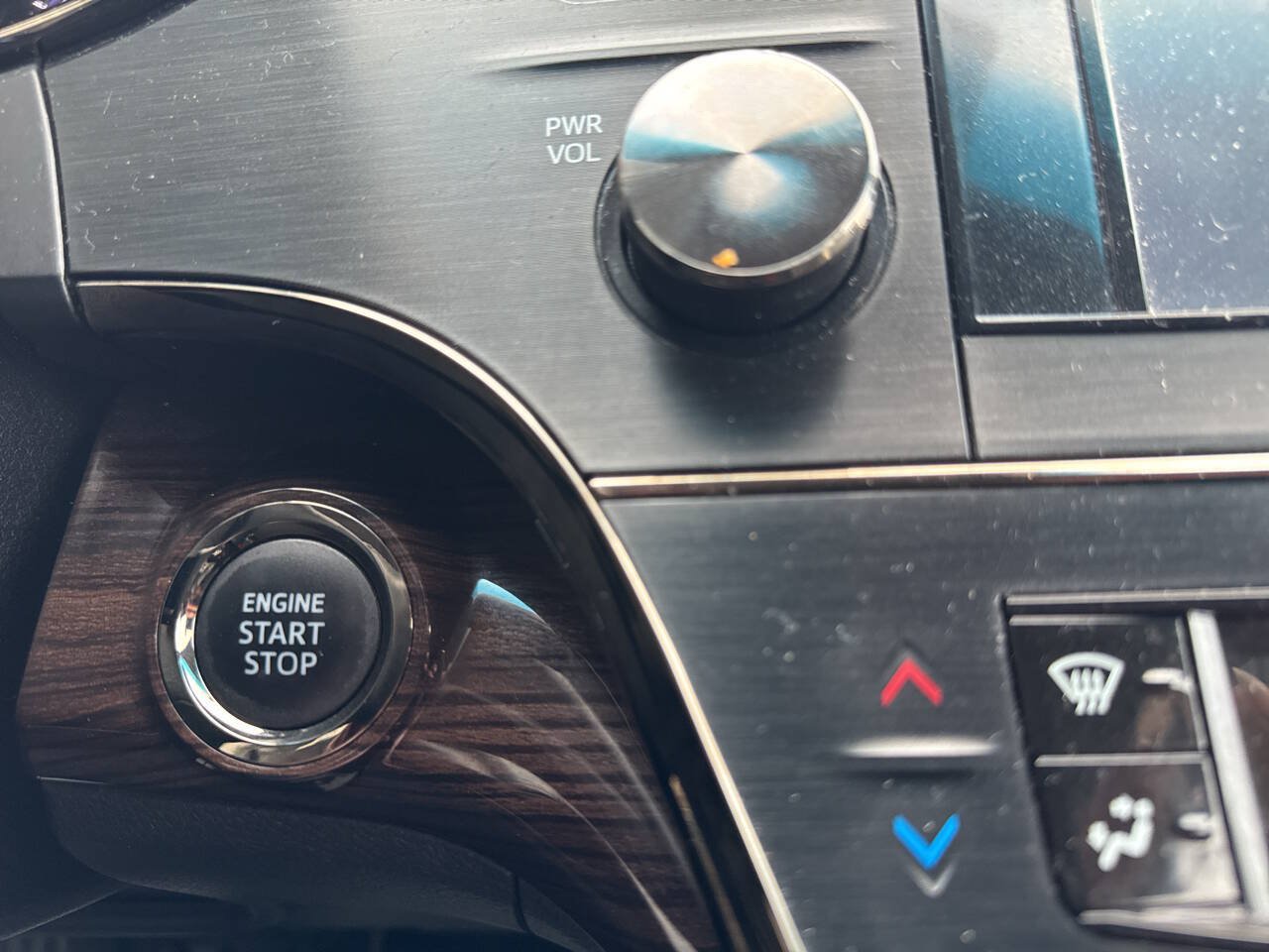Used 2013 Toyota Avalon XLE Touring FWD image 31