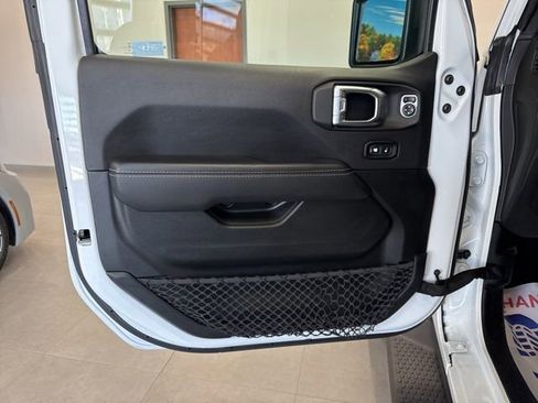Used 2021 Jeep Wrangler Unlimited Sahara AWD/4WD image 22