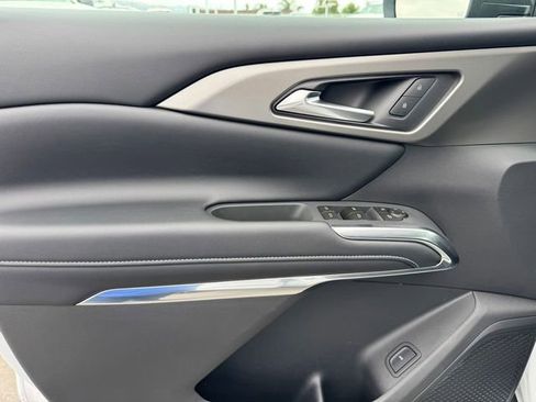 New 2026 Chevrolet Traverse LT w/ Sun and Wheel Package FWD image 12