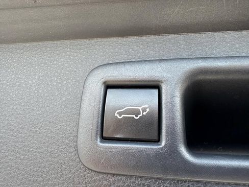 Used 2023 Toyota Highlander XLE FWD image 11