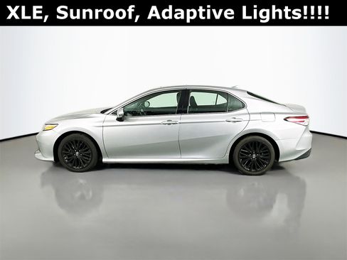 Used 2018 Toyota Camry XLE image 5