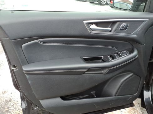 Used 2018 Ford Edge Titanium image 11