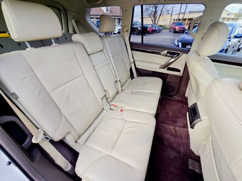 Used 2019 Lexus GX 460 Premium w/ Premium Package image 31