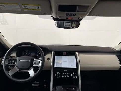 Certified 2025 Land Rover Discovery Dynamic SE AWD/4WD image 30