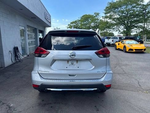 Used 2020 Nissan Rogue SV AWD/4WD image 3