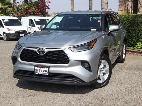 Used 2021 Toyota Highlander L FWD image 4