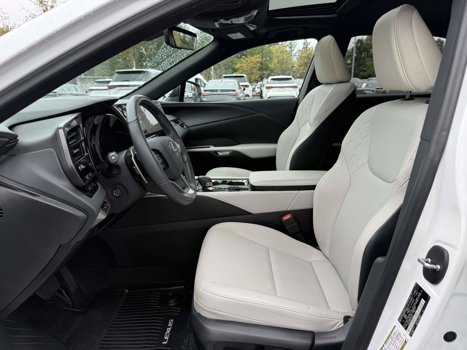 Used 2024 Lexus RX 350 Premium w/ Accessory Package (Z1) AWD/4WD image 12