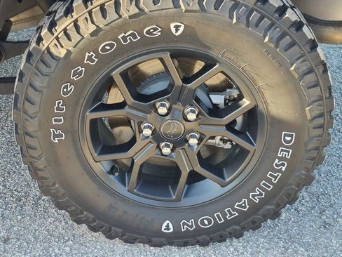 Used 2025 Jeep Gladiator Sport AWD/4WD image 16
