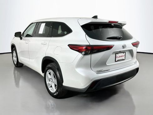 Used 2022 Toyota Highlander LE FWD image 9