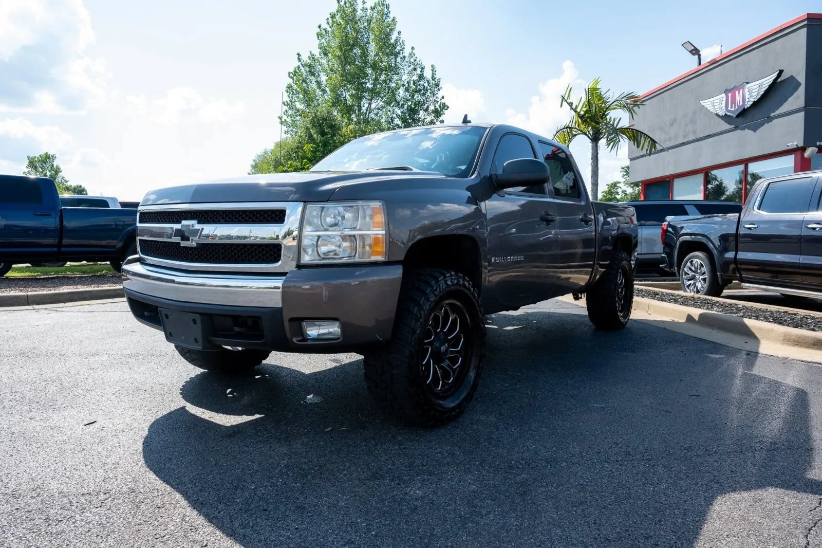 Used 2007 Chevrolet Silverado 1500 LT w/ 1LT Convenience Package AWD/4WD image 3