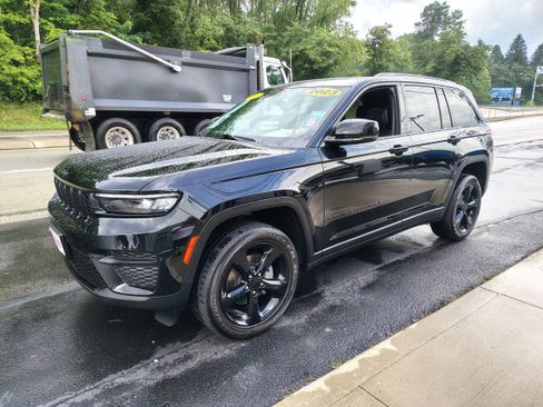 Certified 2023 Jeep Grand Cherokee Altitude image 4