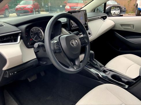 Used 2022 Toyota Corolla LE FWD image 16
