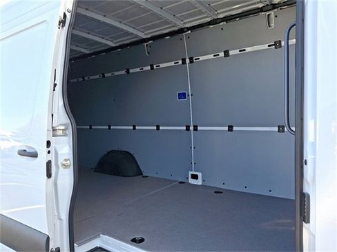 Used 2025 Mercedes-Benz Sprinter 2500 image 10