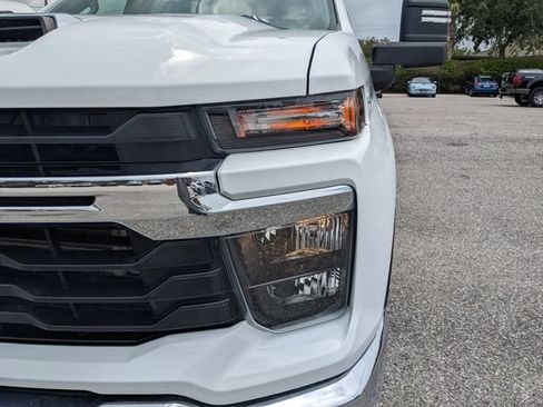 Used 2025 Chevrolet Silverado 2500 LT w/ Convenience Package AWD/4WD image 9