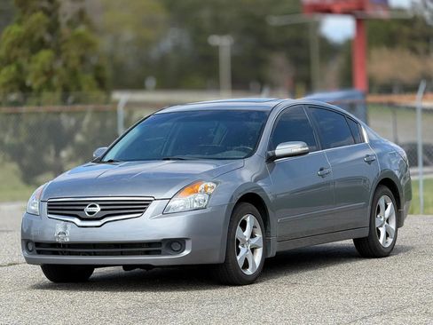 Used 2009 Nissan Altima 3.5 SE image 6