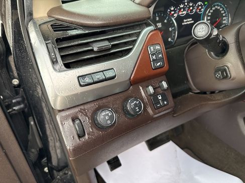 Used 2018 Chevrolet Suburban Premier image 32