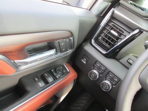 New 2026 GMC Sierra 2500 Denali Ultimate AWD/4WD image 18