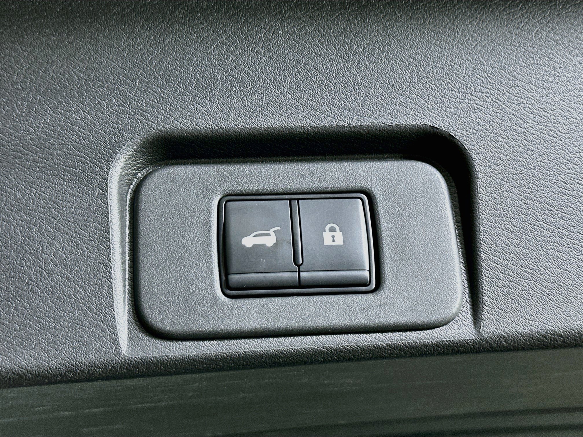 Used 2025 Nissan Rogue SV FWD image 27